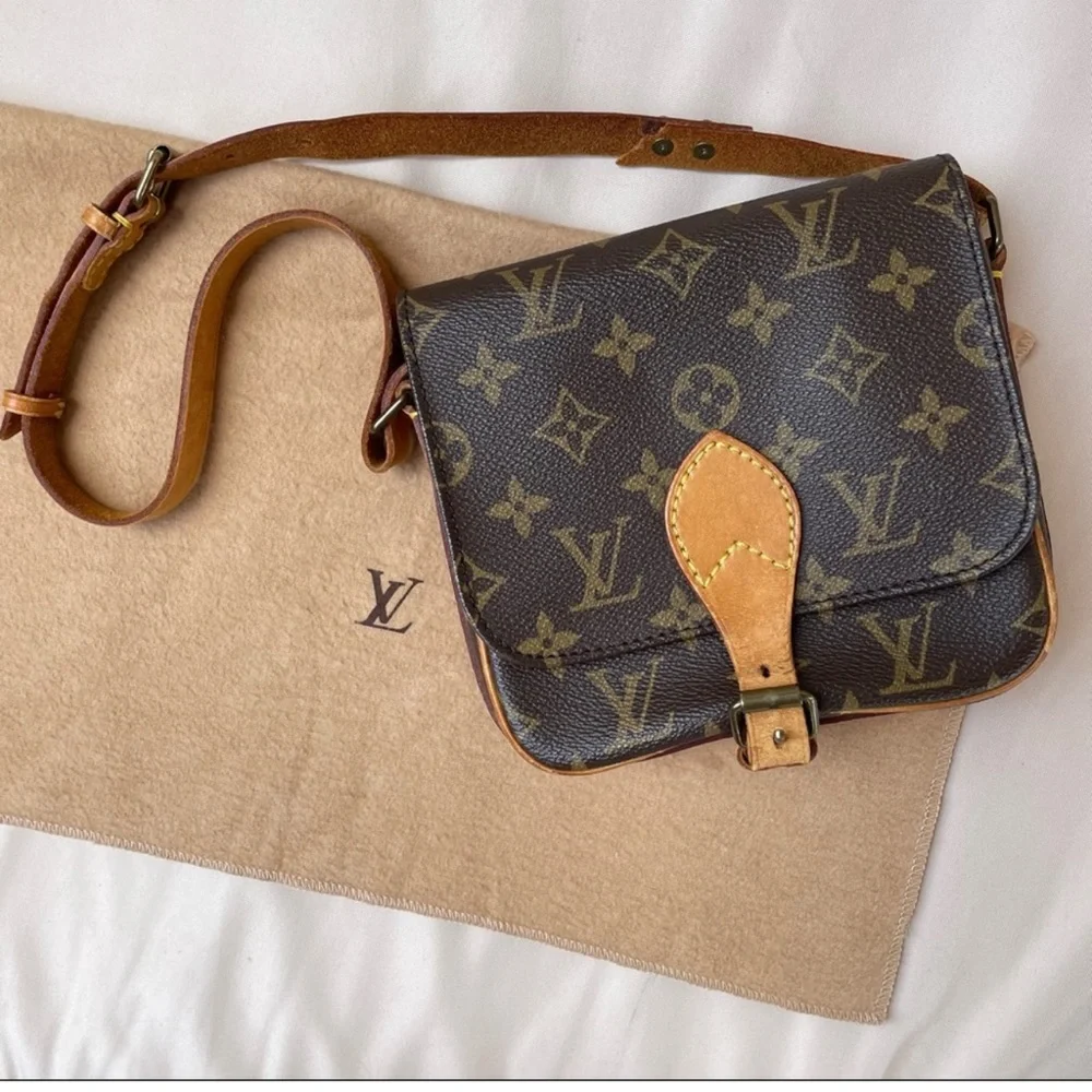 SALE 🌹 Louis Vuitton 1988 Cartouchiere GM Monogram Shoulder Handbag - Picture 3 of 16